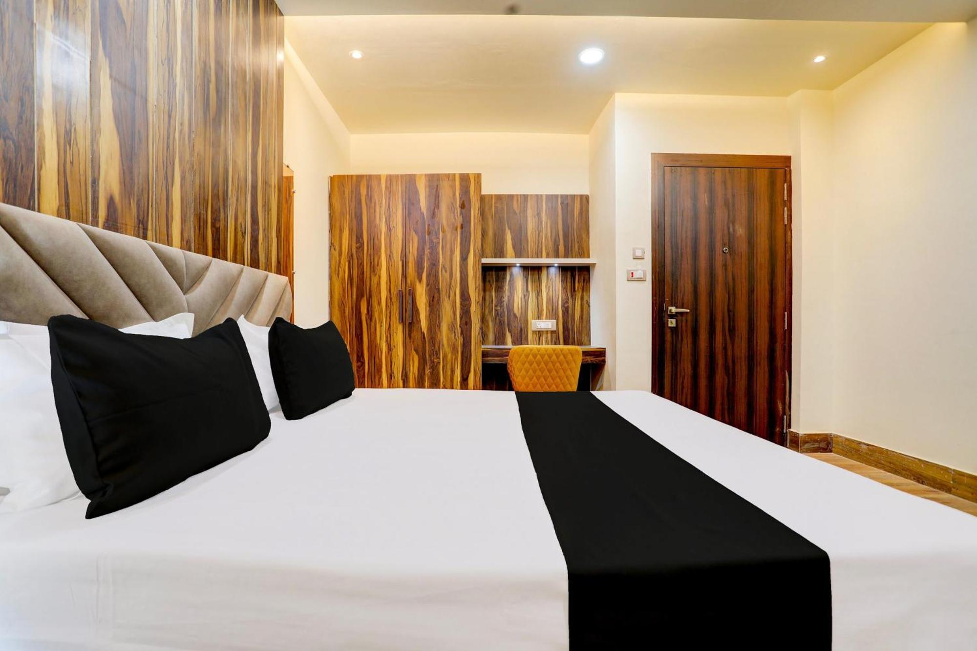 Hotel O Krishna Greens Kánpur Kültér fotó